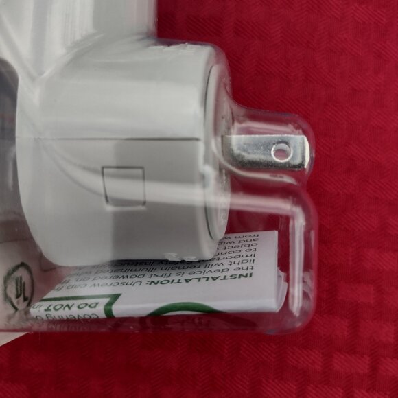 NEW Air Wick Plug-In Scented Oil Warmers – Set of 2 - Picture 6 of 6